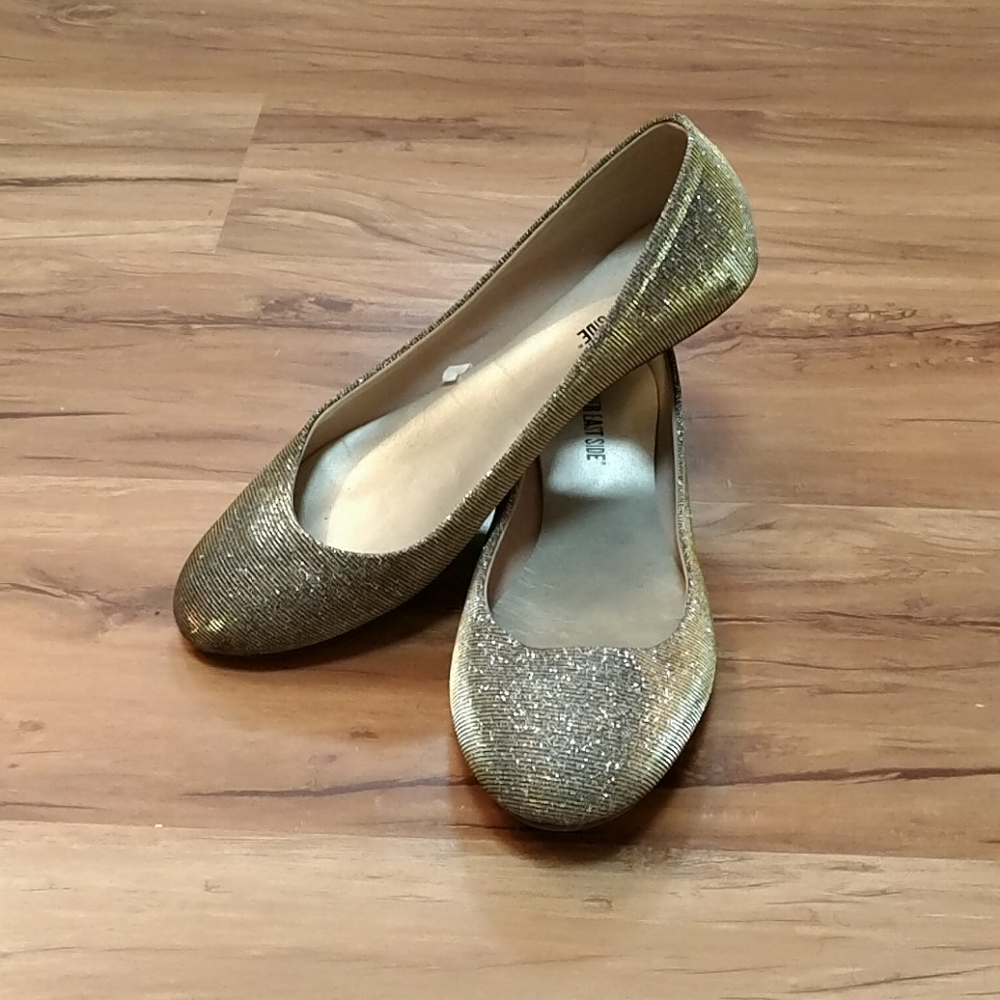 NWOT 11W flats
